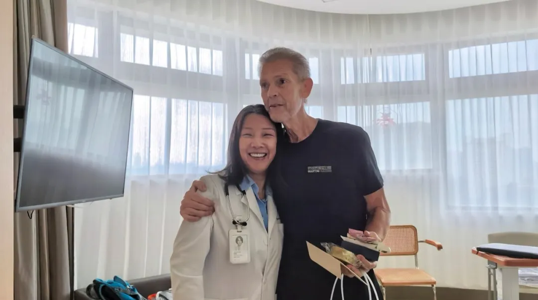 Dr. Xuan Linli embraces Josh, the first foreign patient to complete solid tumor CAR-T (CT041) treatment at Jiahui International Cancer Center