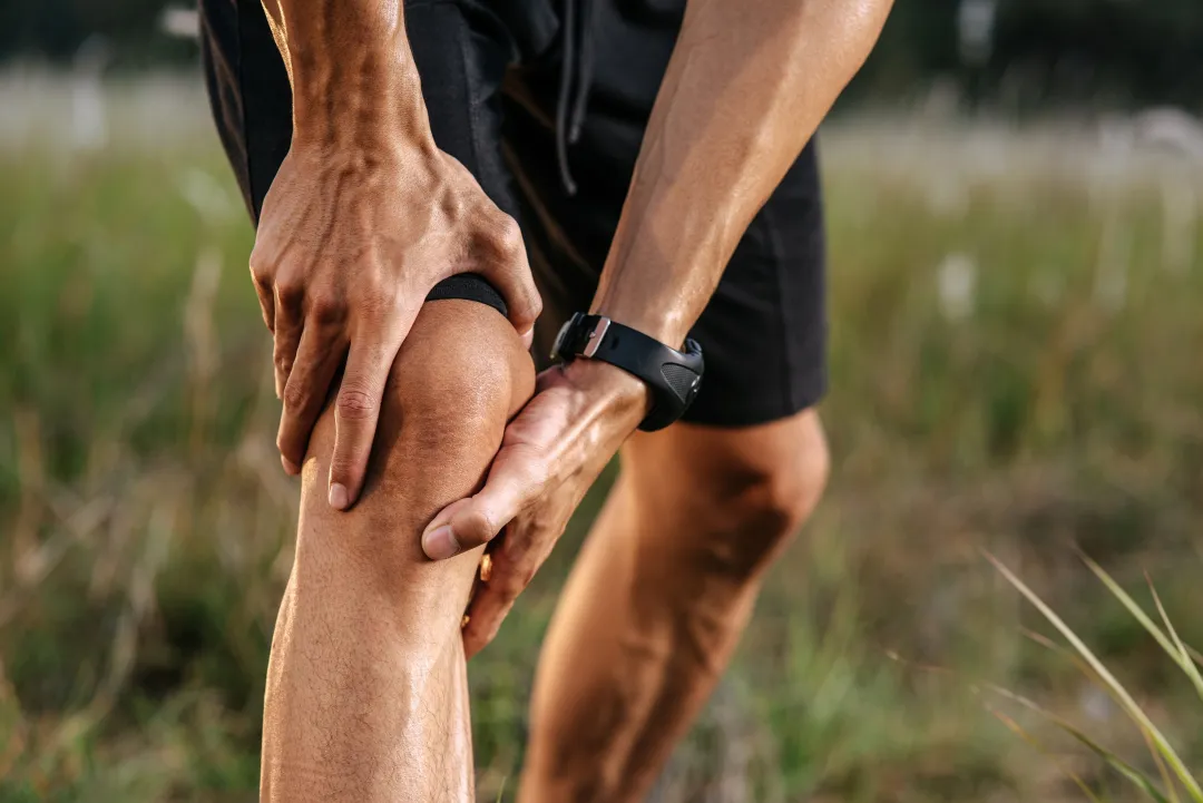 Athlete with knee pain and sports injury