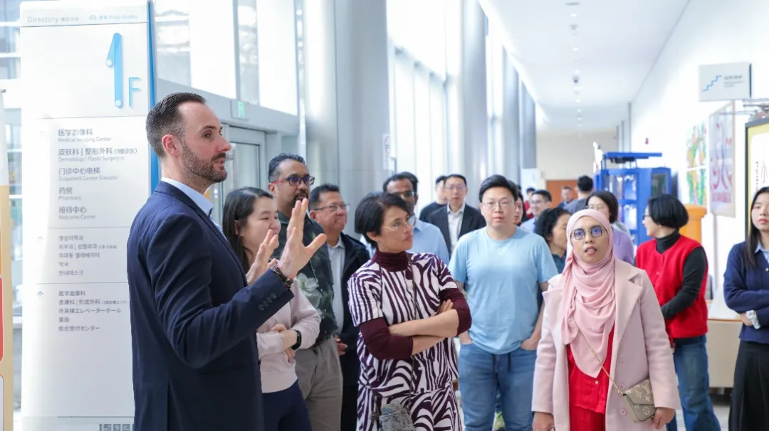 Malaysian OB/GYN delegation visiting Jiahui HIFU center